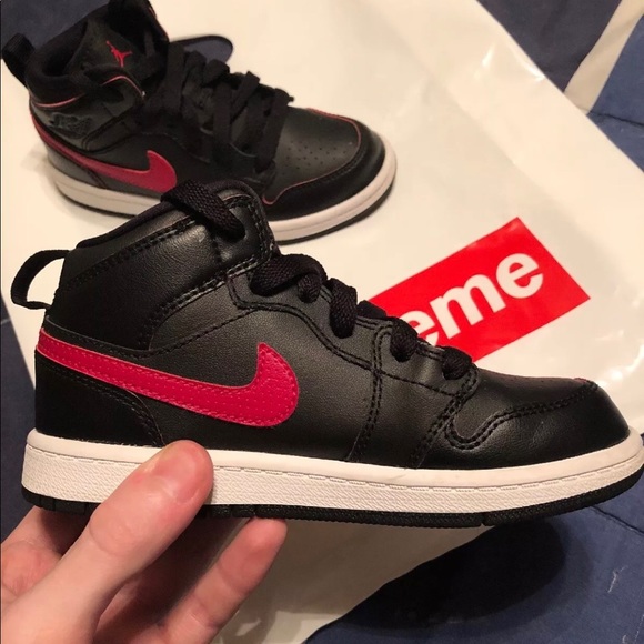 Nike Jordan 1 Black/Gym Red - Picture 5 of 8